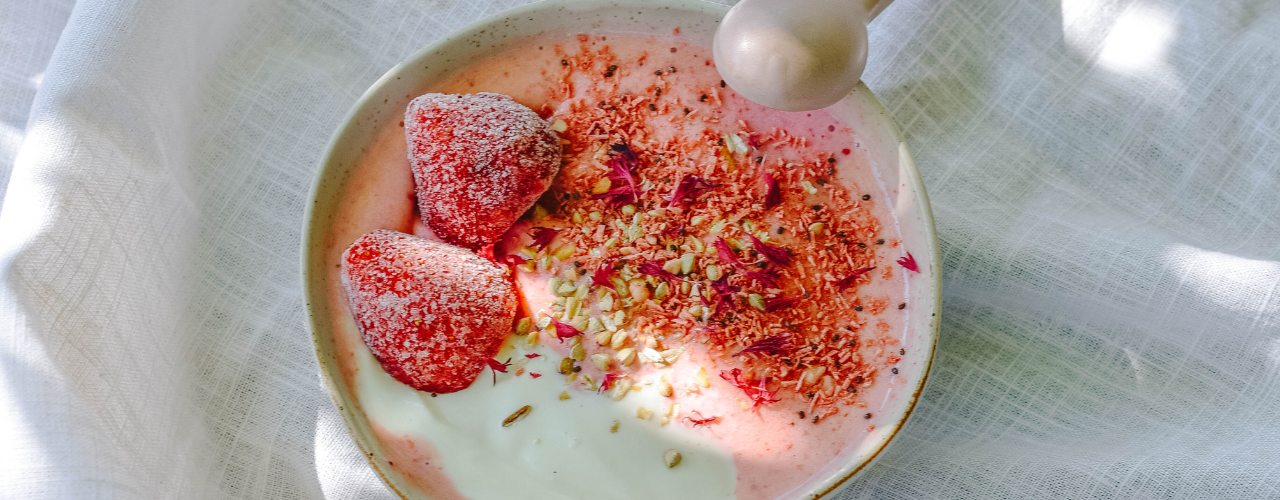 5 Minuten Frühstücksidee - selbstgemachter Erdbeerjoghurt ohne Zucker ...